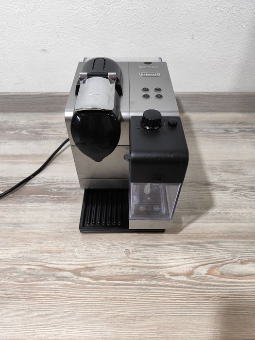 Nespresso DeLonghi , complet , decalcifiat