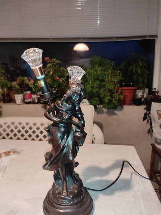 Антикварна настолна лампа