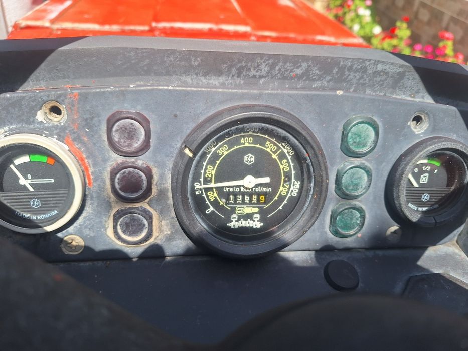 Vând Tractor Universal 445 Af:1995