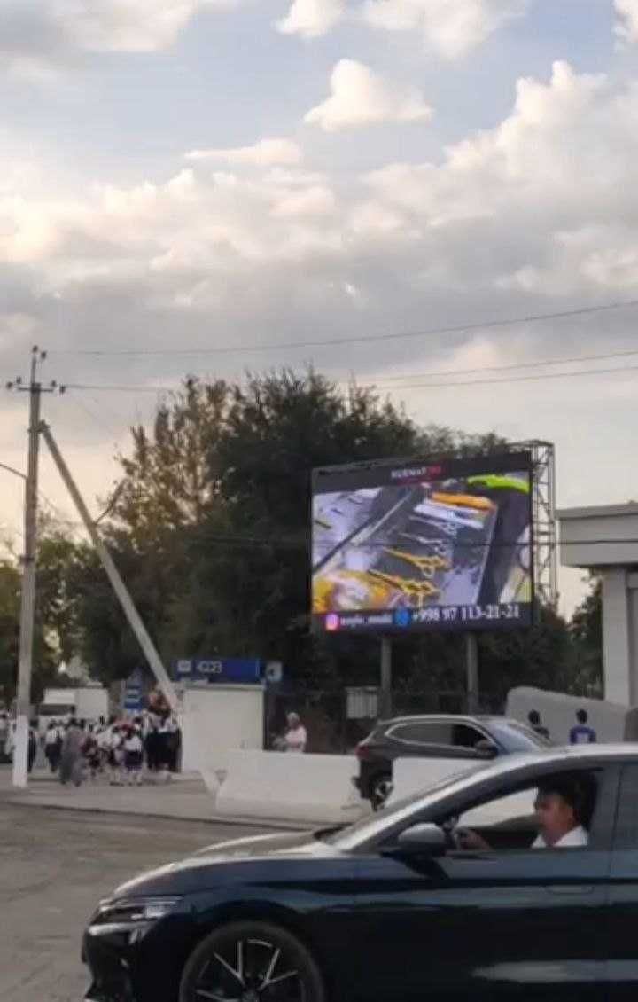 Led ekranda reklama.Реклама на Лед экранах.