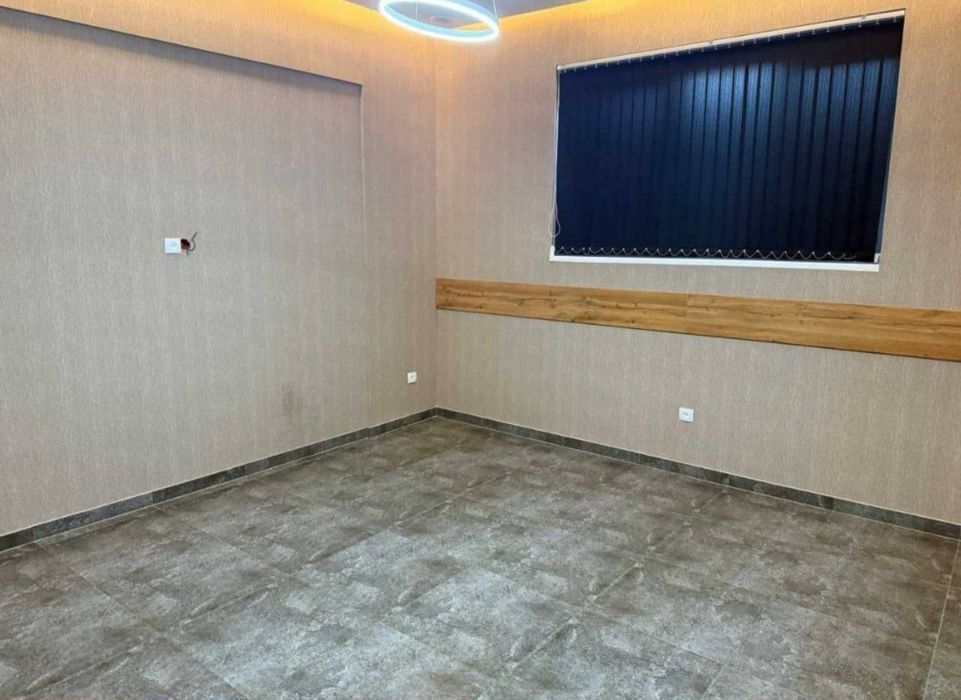 Офис на Урде 250м2 Срочно