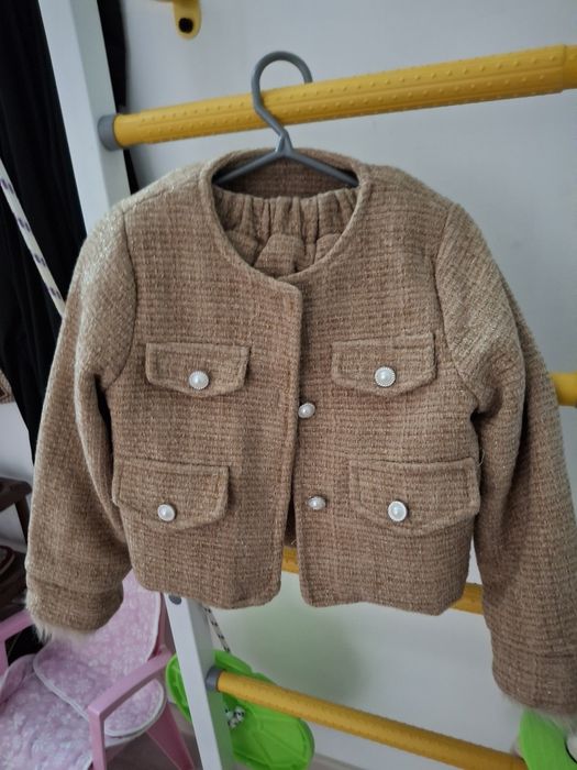 Продам костюм для девочек новый