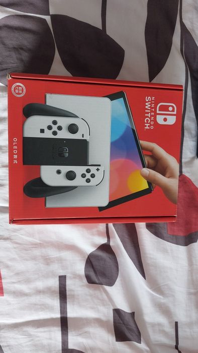 Nintendo Switch OLED, 64GB, JoyCon-uri Albe