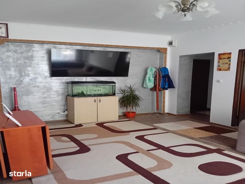 Apartament 3 camere de vanzare Bucium