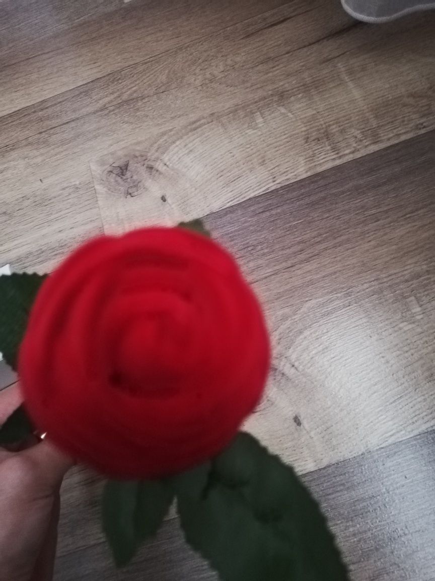 Cutie inel în forma de trandafir