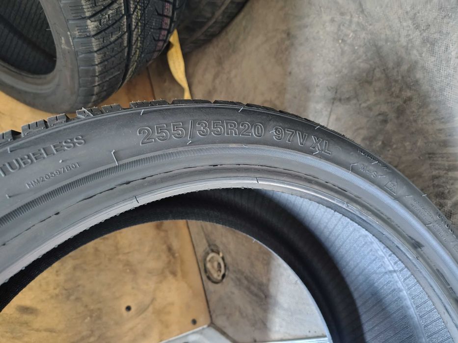 4бр.НОВИ зимни SONIX 255 35 20 DOT25 цена за брой