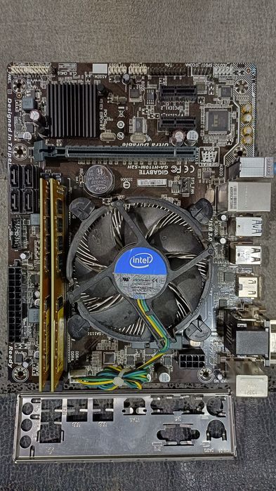 Kit Placa Gigabyte GA-H110M S2H+Intel I7 6700+16Gb ddr4 2400+Cooler