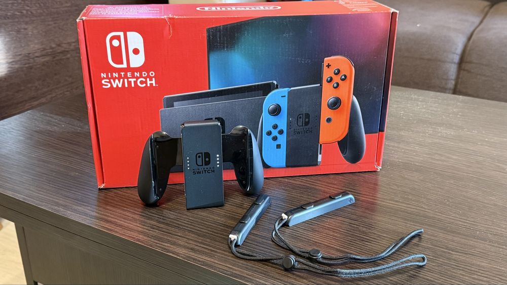 Consola NINTENDO SWITCH (Neon Red & Blue Joy-Cons) – full box