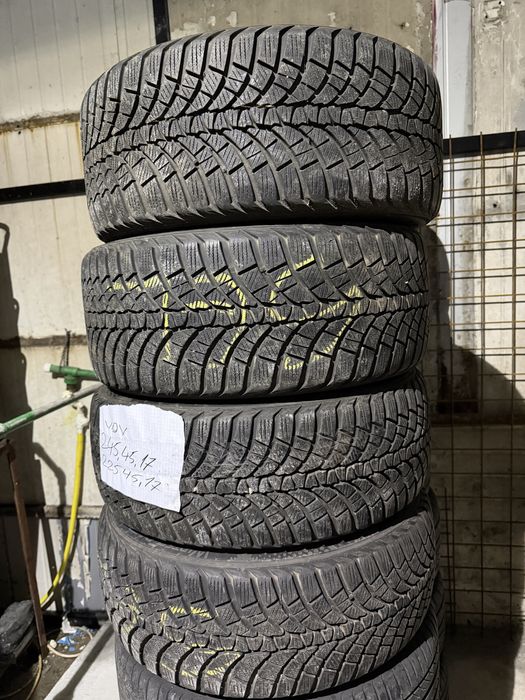 Vand caucicuri cu jante de iarna