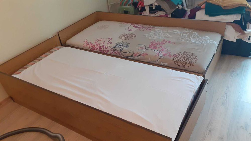 Две легла и ракла