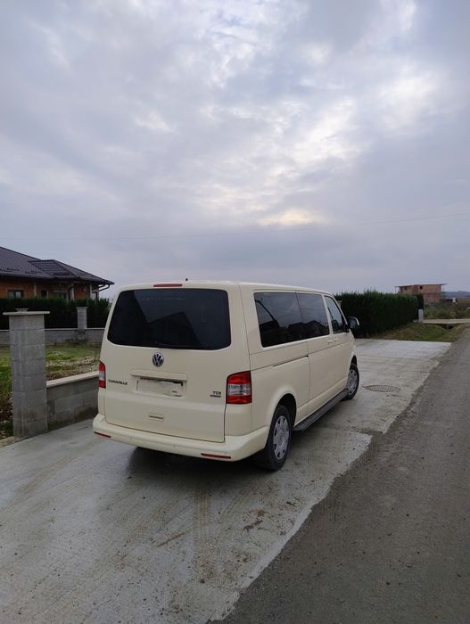 VW Caravelle 2014 9 locuri 140CP stare foarte bună