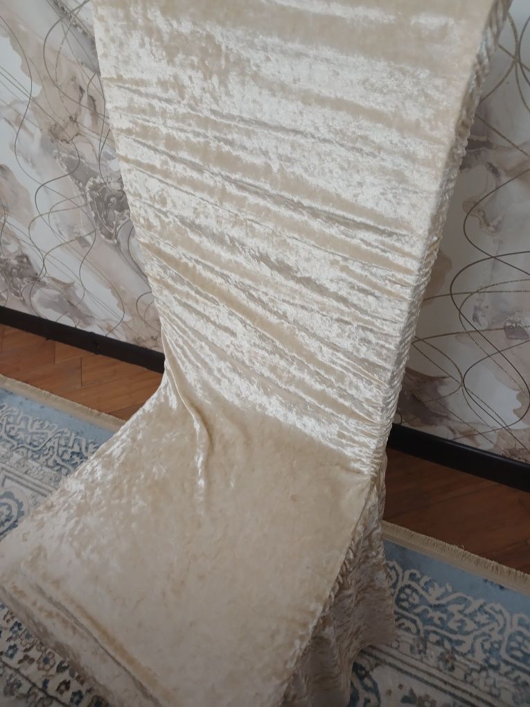 Срочно продам стол со стульями (длина стола 3 метра)