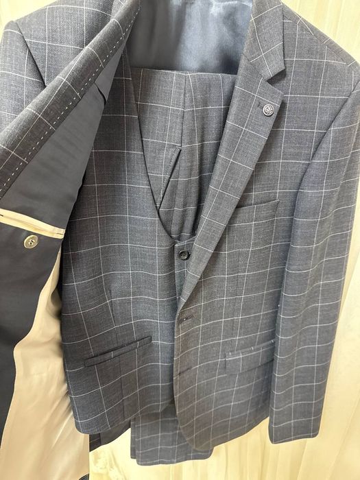Продаётся мужской костюм тройка