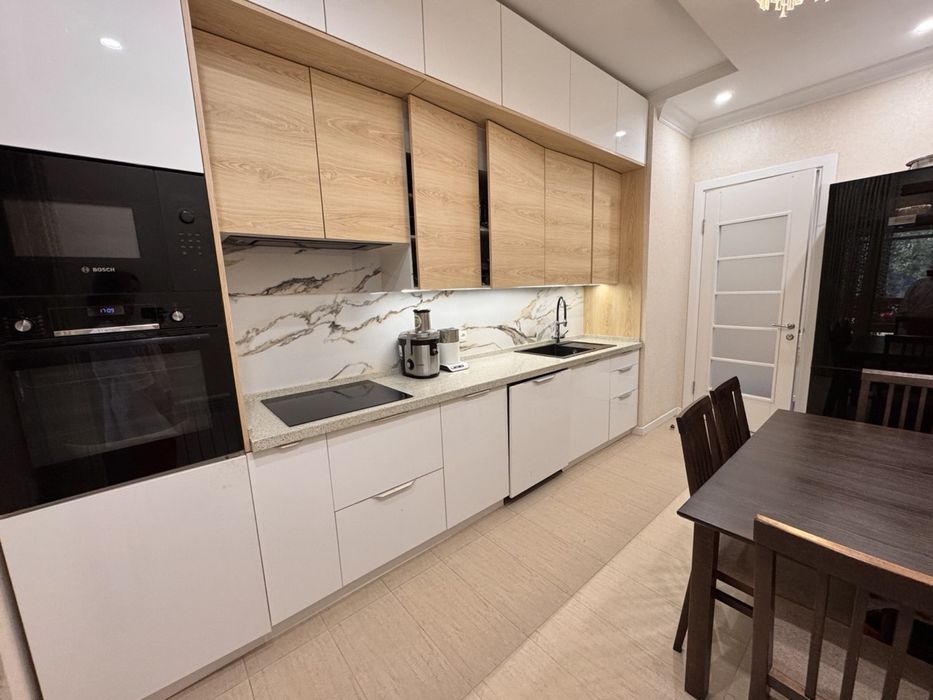 Продается квартира 4 комнатная, 1 этаж с Террасой