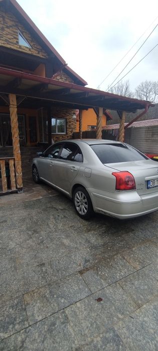 Vând Toyota Avensis