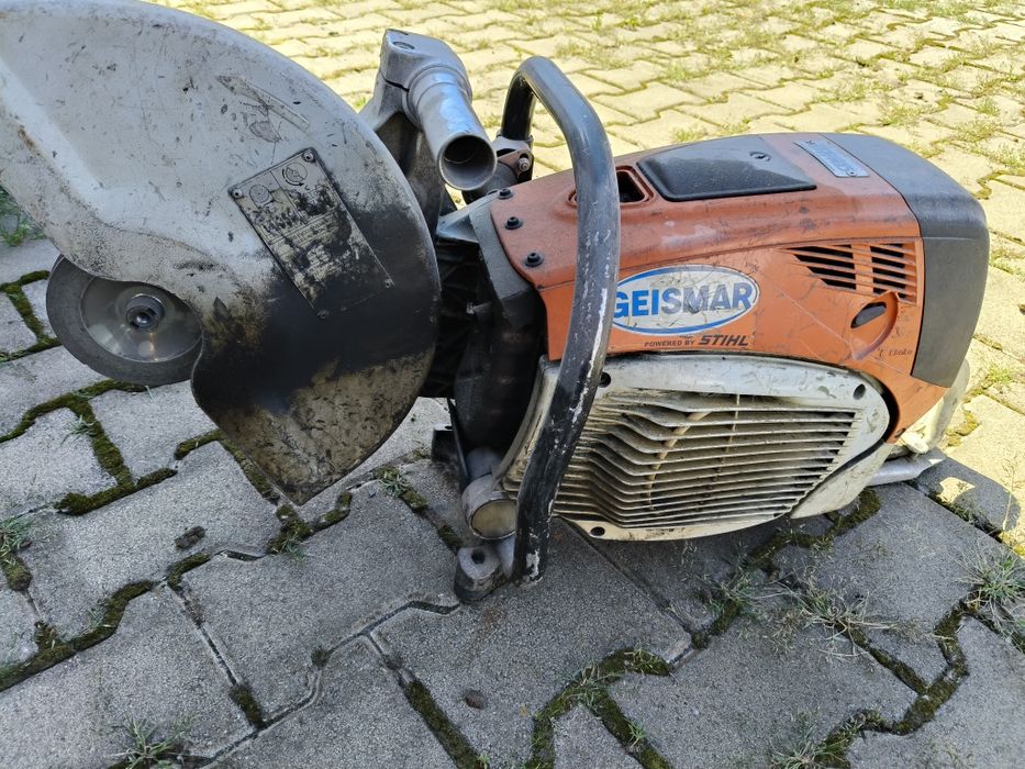 Vând tăietor de asfalt, beton,fier pe benzină