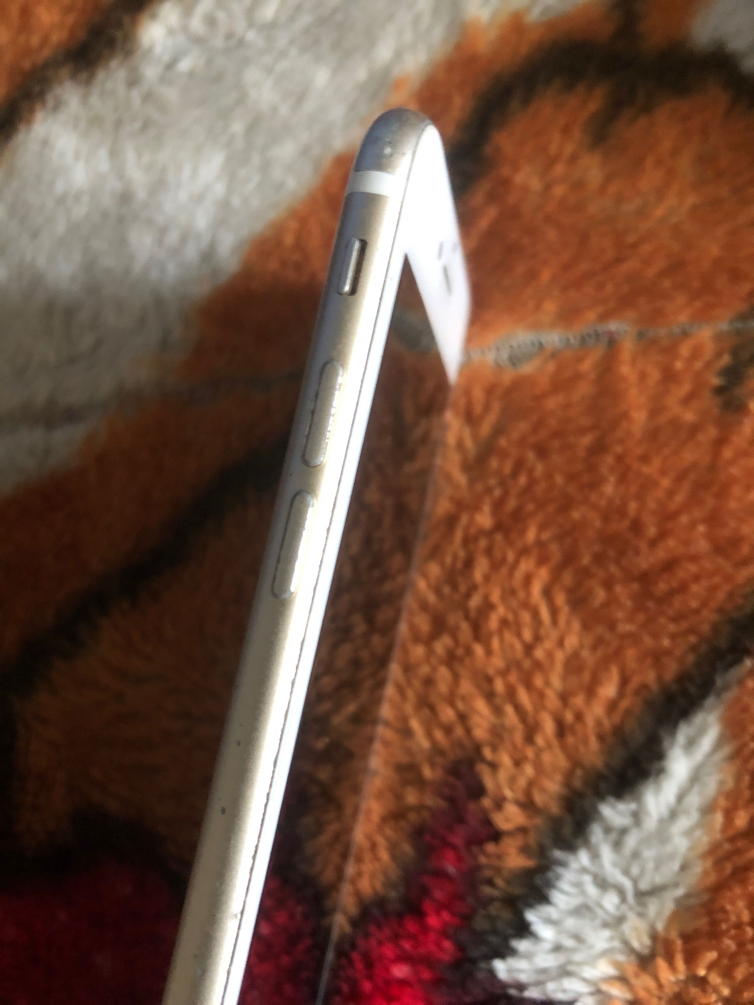 Iphone 7  citiți descrierea pentru mai multe informați
