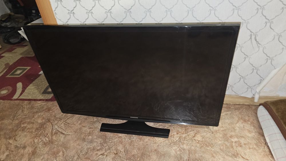 Продам телевизор Samsung UE32J4100AU