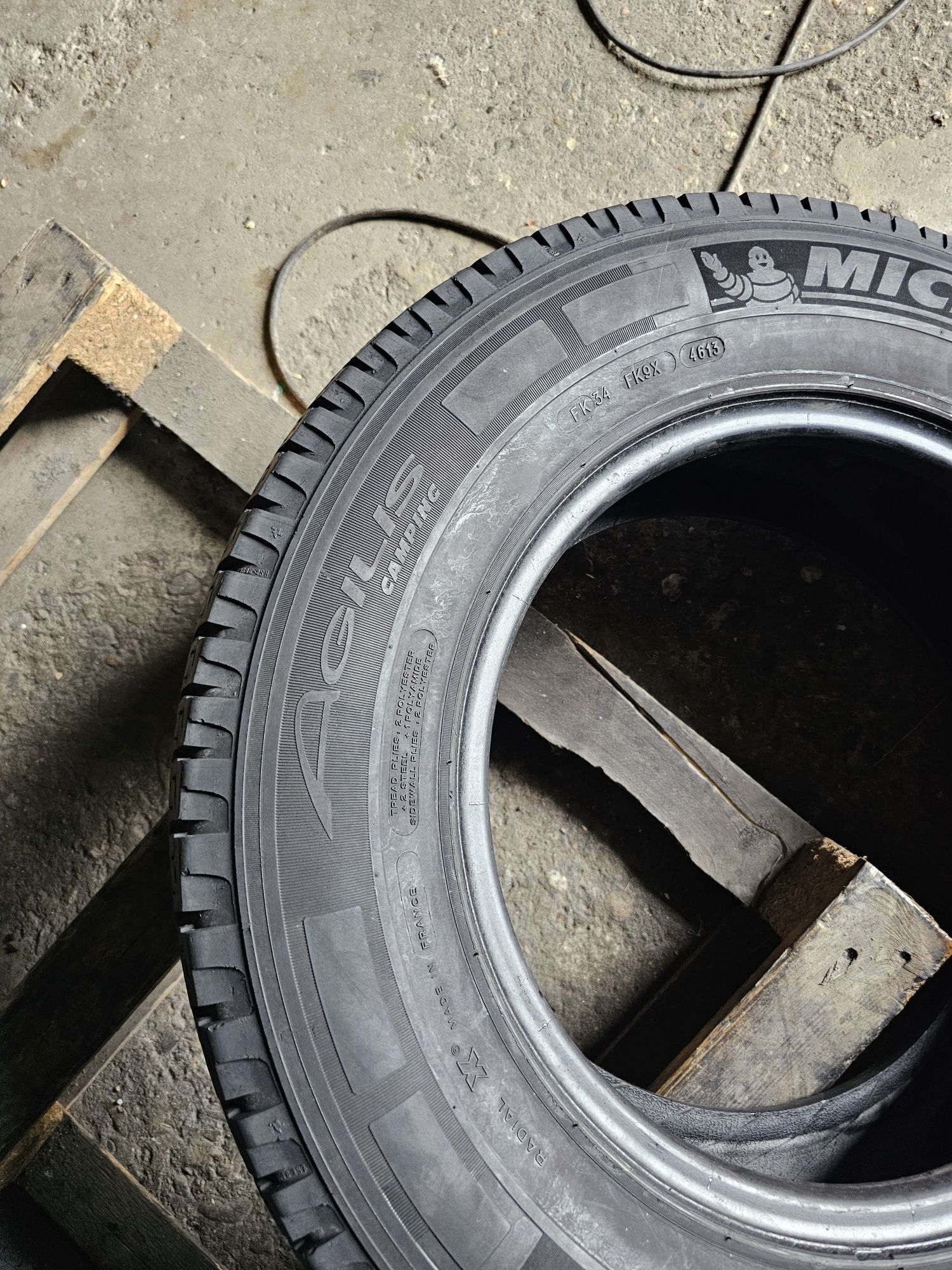 2 anvelope vara 215 70 15C Michelin Agilis  6.8mm
