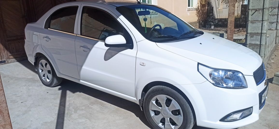 Nexia 3 satiladi
