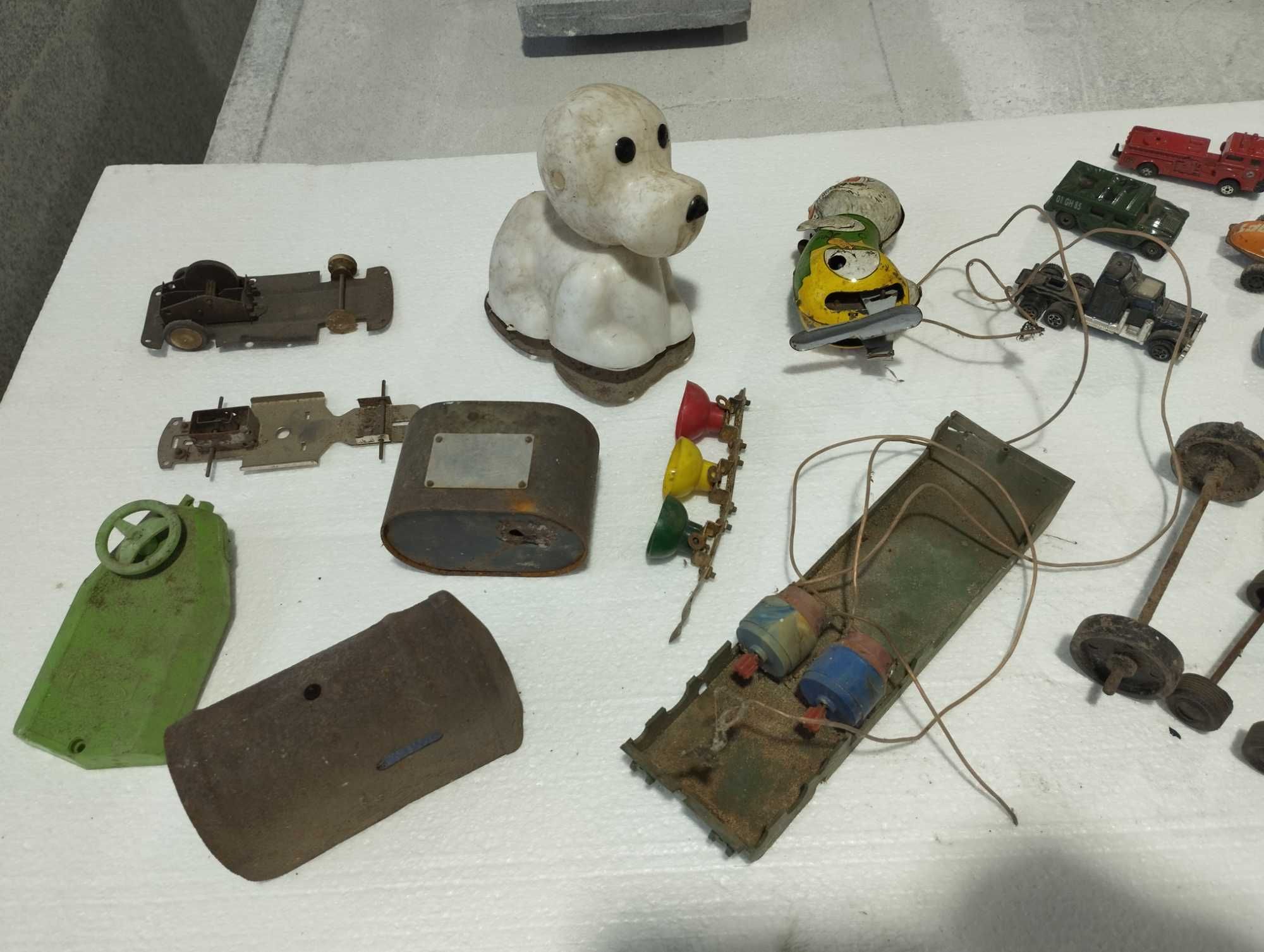 Части от стари играчки