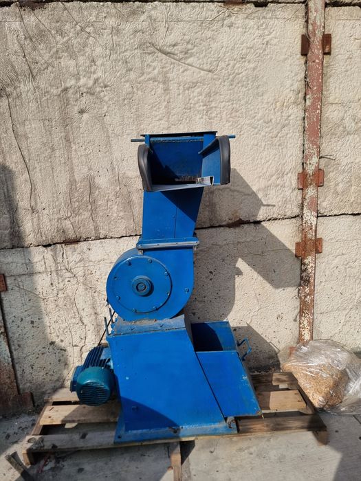 Tocator industrial pentru deșeuri din plastice  etc moara cu ciocanele