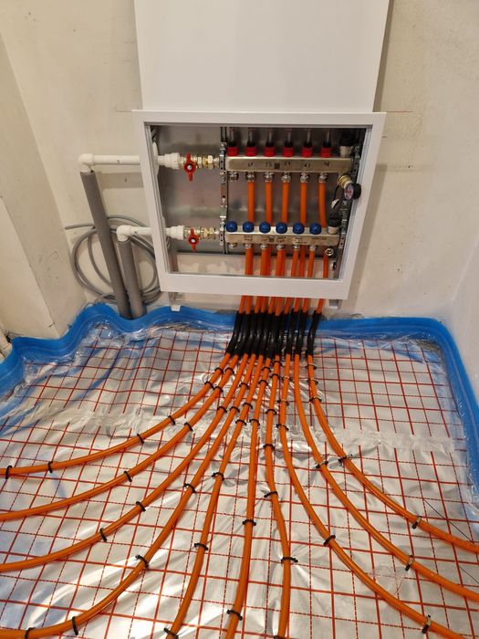 Instalator Încalzire in pardoseala Instalații sanitare & termice  Pomp