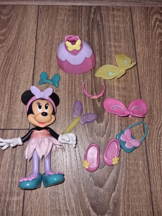 Set Figurina Minnie Mouse cu accesorii