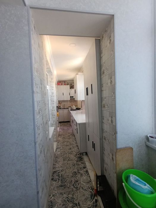 кондиционер, холодильник, пылесос, стиральная машина и утюг ест