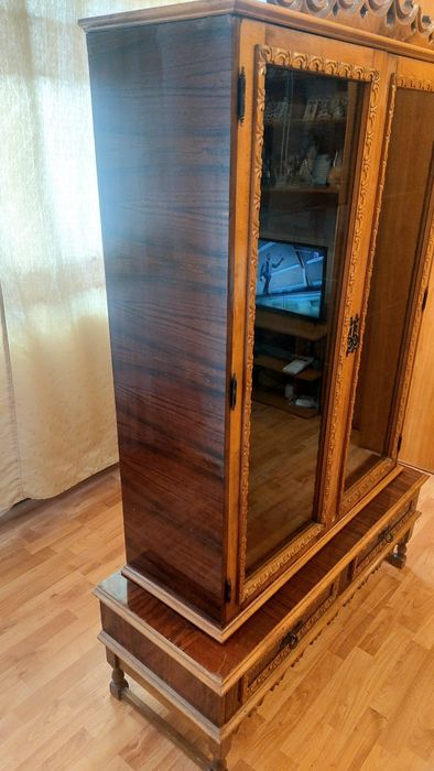 Vitrina mobila din lemn