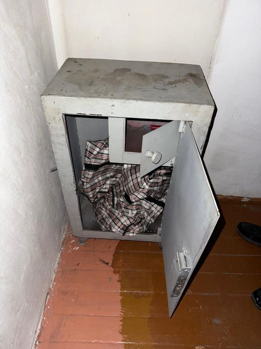 Продам металлический сейф