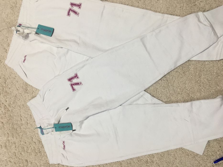 Yevropani Makron brendidan triko sotuvda.Madi in Italy