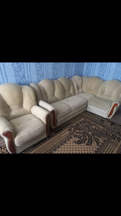 Угловой деван-кровать и кресло