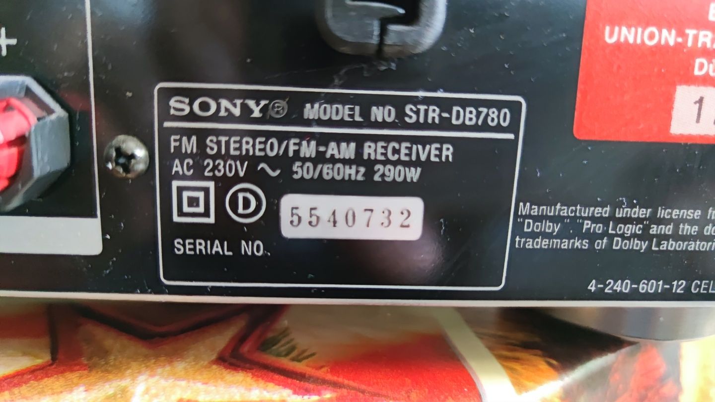 Мощен и масивен усилвател Sony FM STEREO/FM-AM RECEIVER STR-DB780