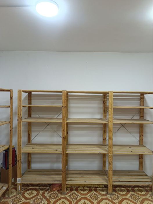 Стеллажи IKEA из натурального дерева