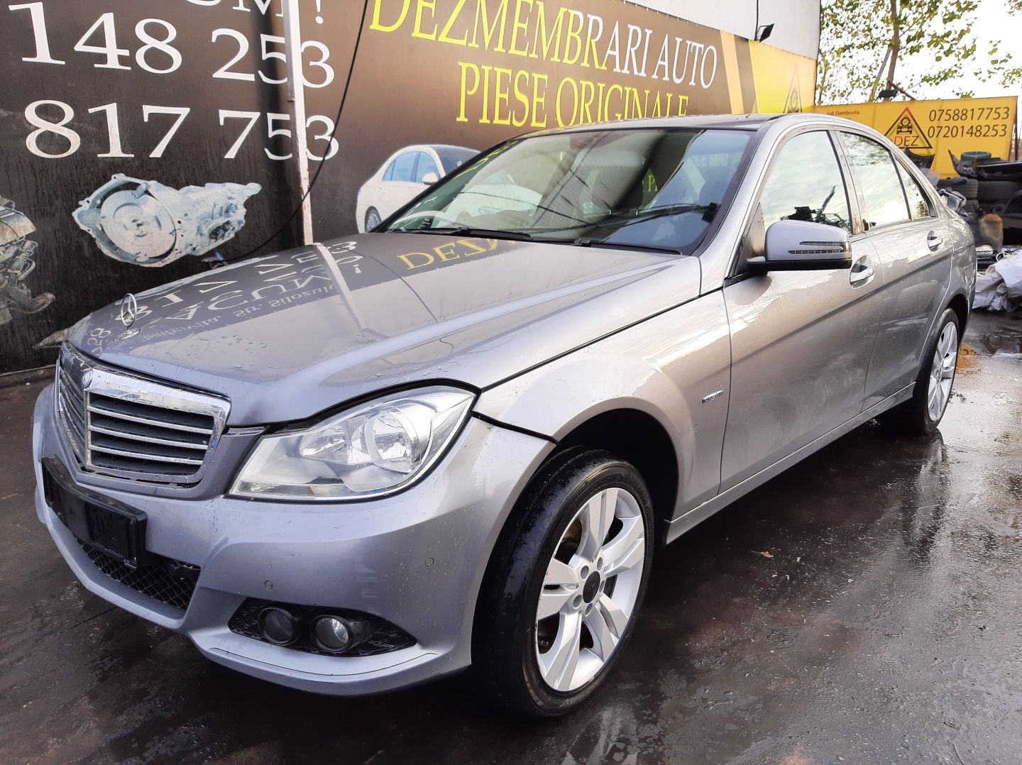 Dezmembrez mercedes w204