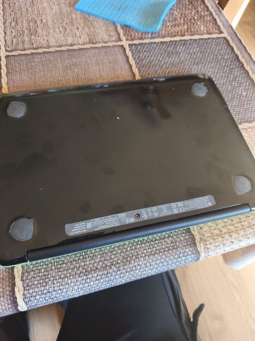 Продават се  два лаптопа hp crome Os +  Към тях Палмър банк 30000