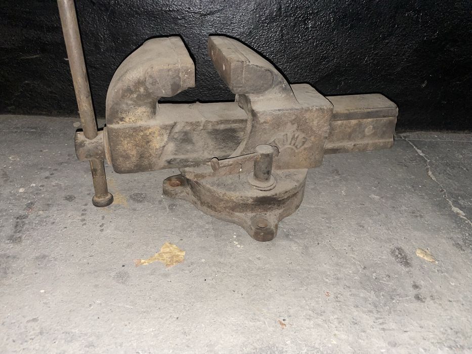 Тиски советские поворотные