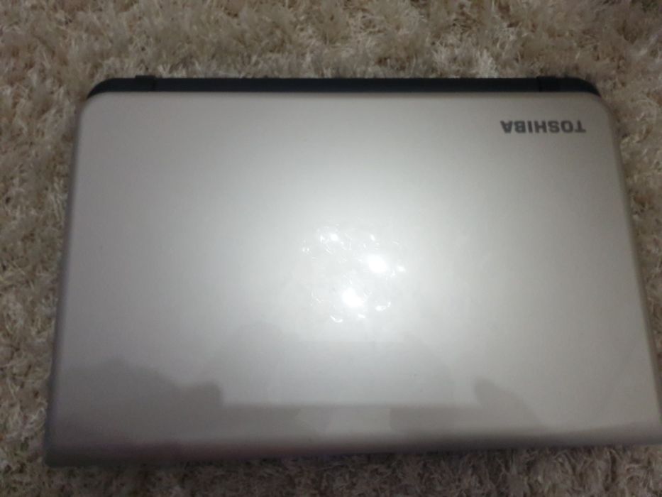 Vând laptop Toshiba