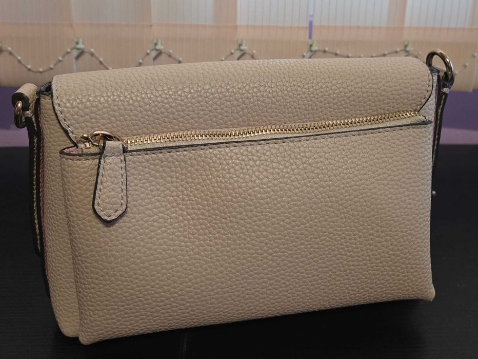 Чанта Guess от еко кожа