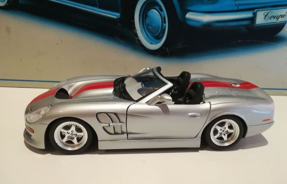 Shelby series1, anul1999 bburago 
Scara 1:18
Bburago

Pozele fac parte