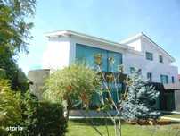 Vila, 8 camere, 790 mp utili, zona Lunei