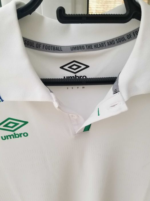 Тениска Umbro, бяла, с прекрасно качество.