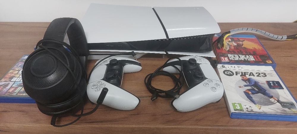 PlayStation 5 - 2 manete - 4 jocuri - casti