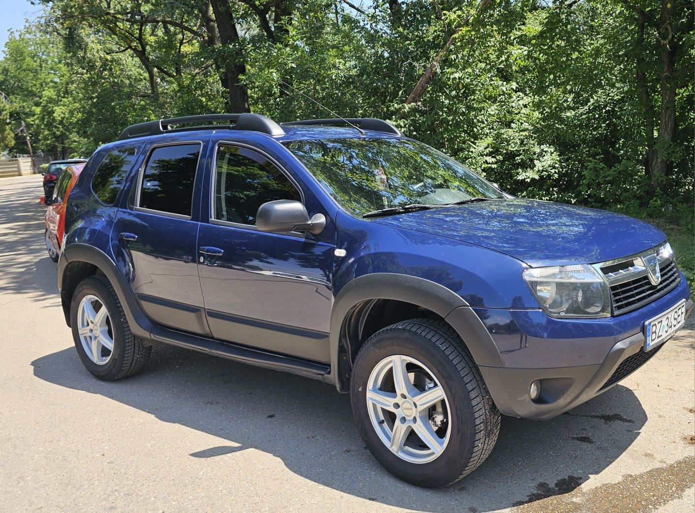 Vând Dacia duster