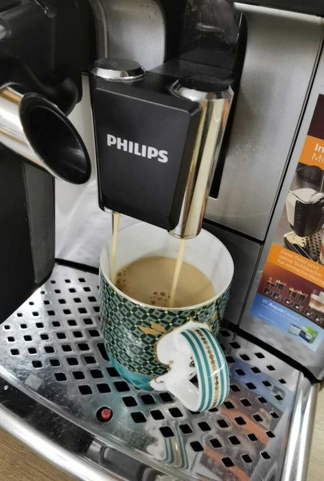 Каферобот Philips 3200 с чисто нова кана за мляко
