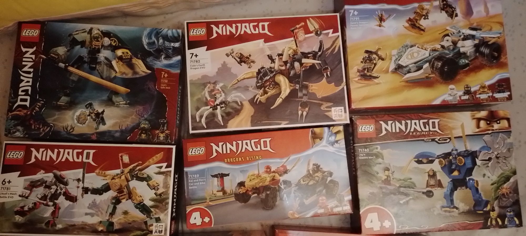 De vânzare 9 seturi Lego Ninjago, complete.