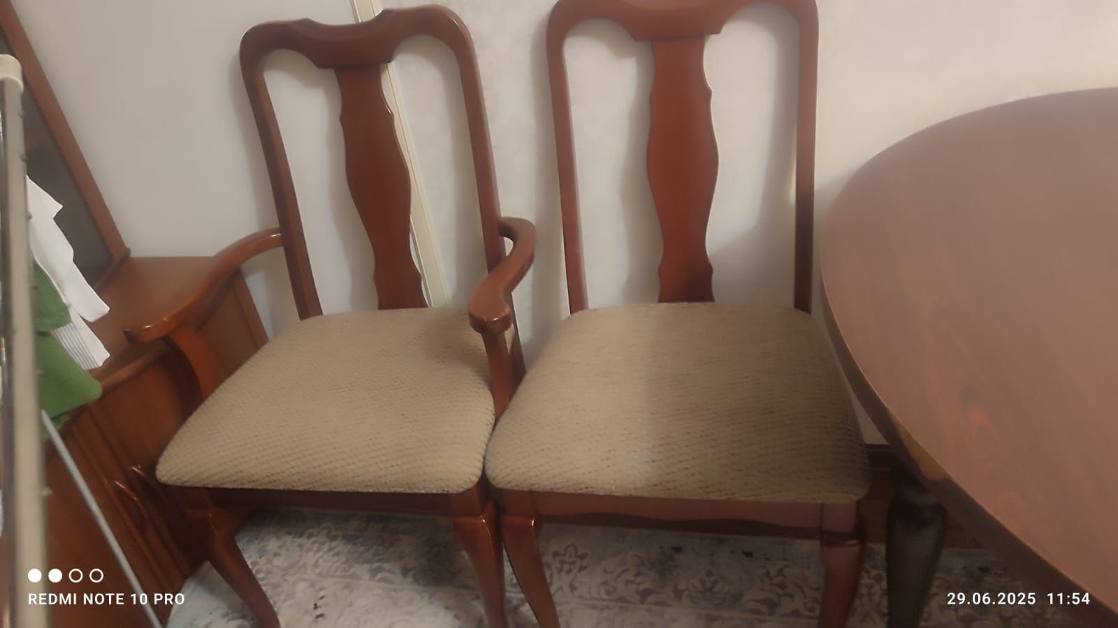 Срочно продам стол и стулья