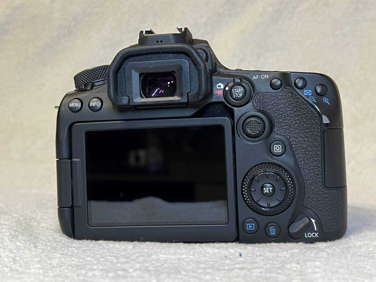 Фотоапарат Canon EOS 90D