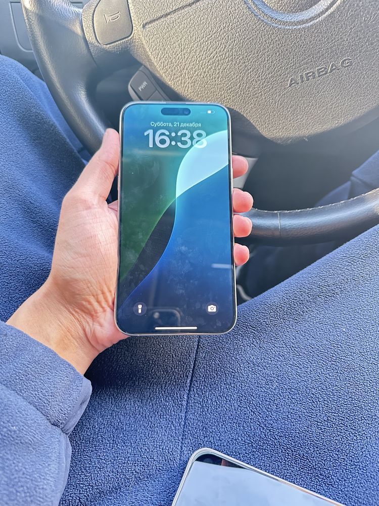 iphone 15 pro max ideal holatda 100% yomkst srochno
